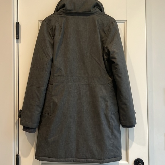 TNA winter coat in size medium. - Picture 4 of 5